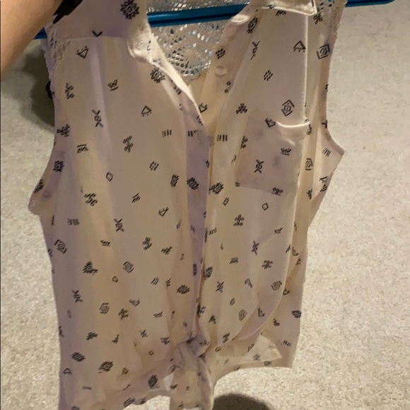 White shirt - Picture 3 of 3